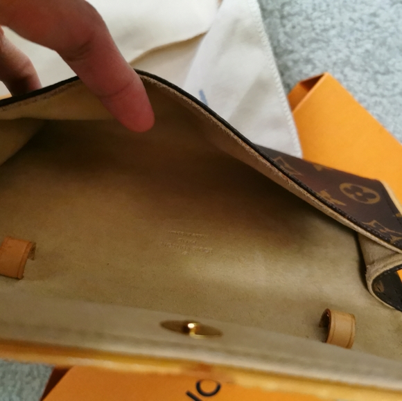 Louis Vuitton Pochette - Picture 10 of 11